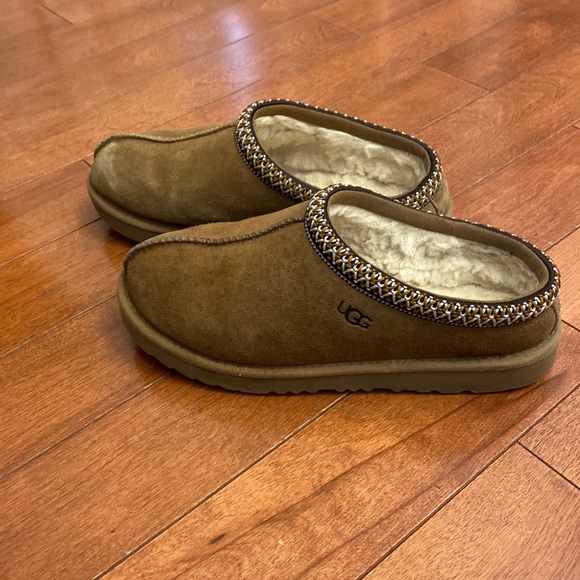 Ugg Tasman in Chestnut - Picture 2 of 5